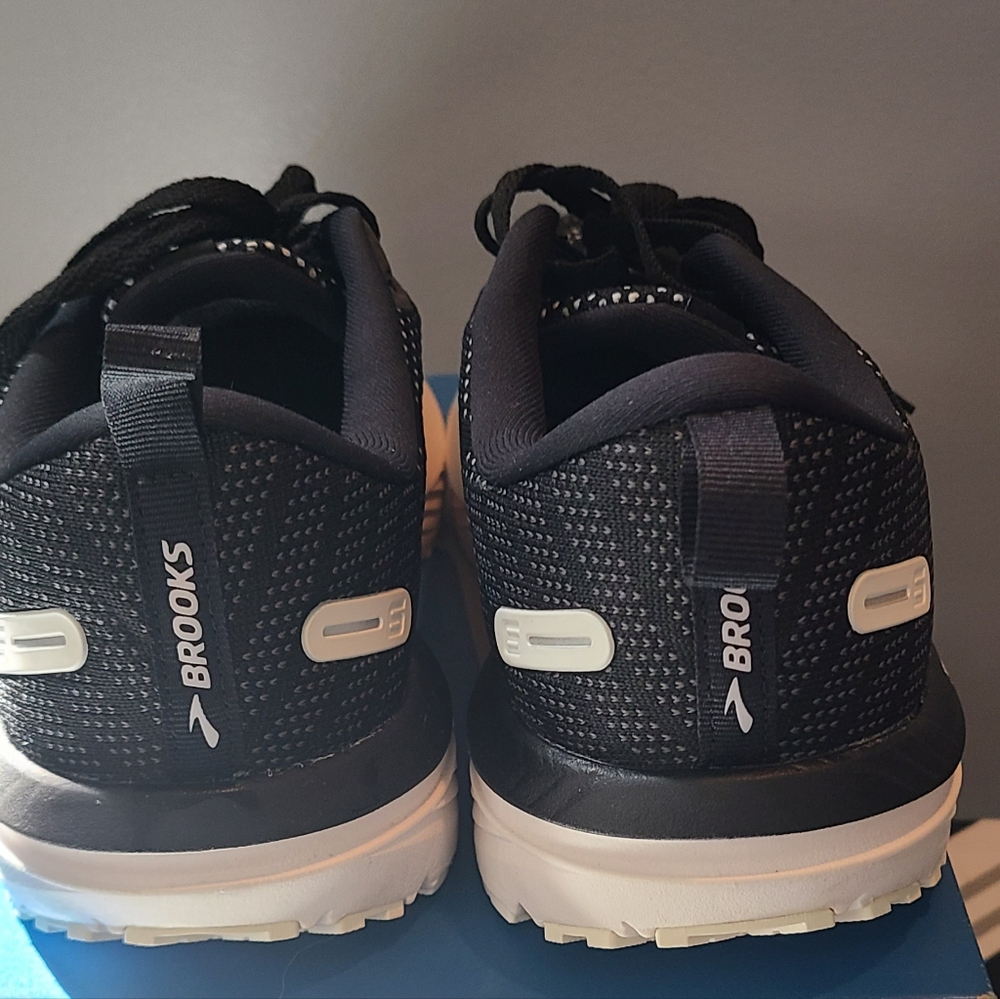 Brooks REVEL 6 MENS SIZE 9 - Picture 6 of 9